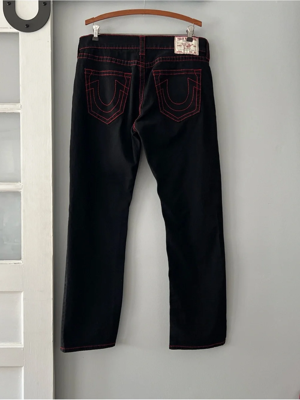 True Religion Ricky Big T Relaxed Straight Black Jeans Red Stitch Sz 36x32